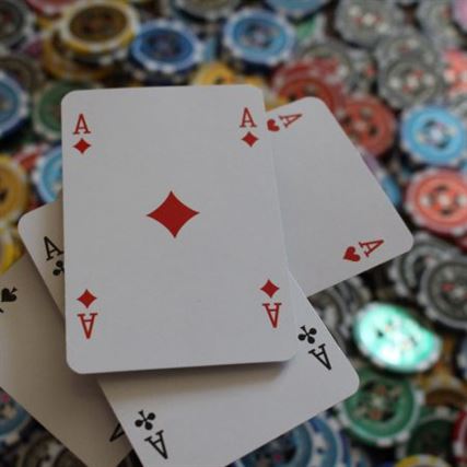 Online vs. Offline: Navigating the Realm of Casino Gaming with Expert Tips for Both Worlds