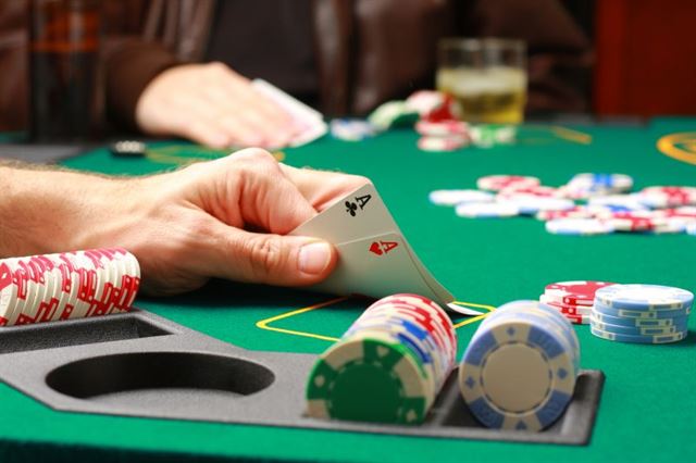 Can Two Players Play Poker? Rules and Tips